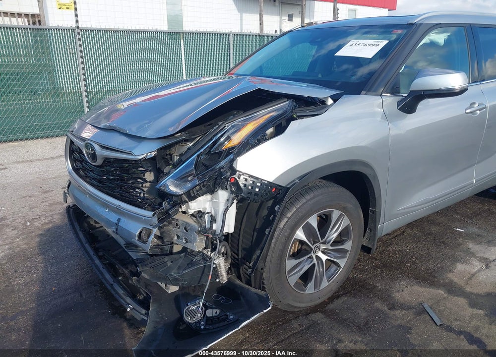 2022 TOYOTA HIGHLANDER XLE VIN: 5TDGZRBH9NS219345