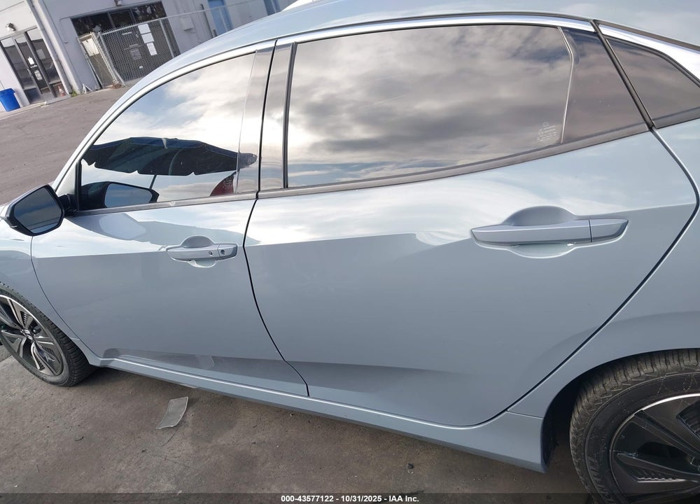 2018 HONDA CIVIC EX VIN: SHHFK7H51JU403743
