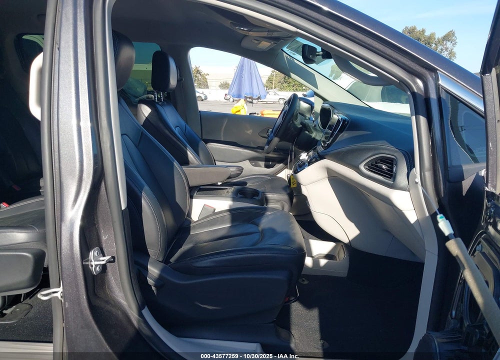 2022 CHRYSLER PACIFICA HYBRID TOURING L VIN: 2C4RC1L7XNR139546