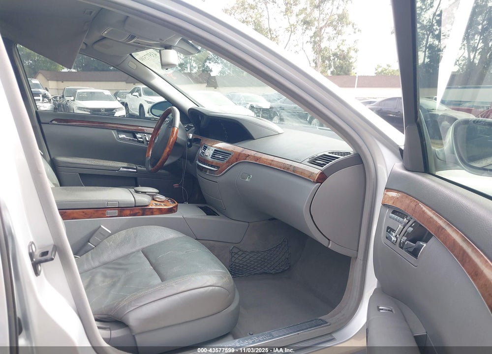 2008 MERCEDES-BENZ S 550 VIN: WDDNG71X38A195710