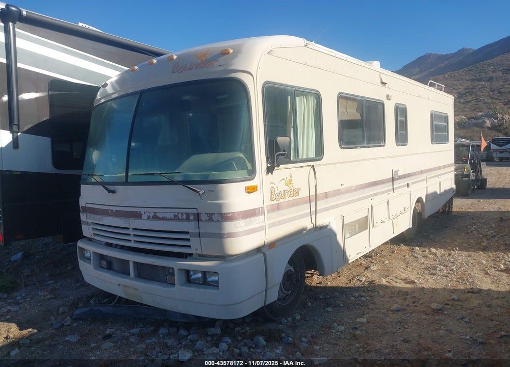1990 CHEVROLET P30 VIN: 1GBKP37N4L3309985