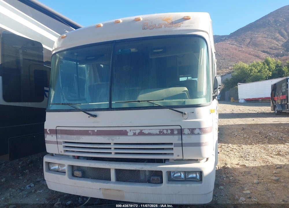 1990 CHEVROLET P30 VIN: 1GBKP37N4L3309985