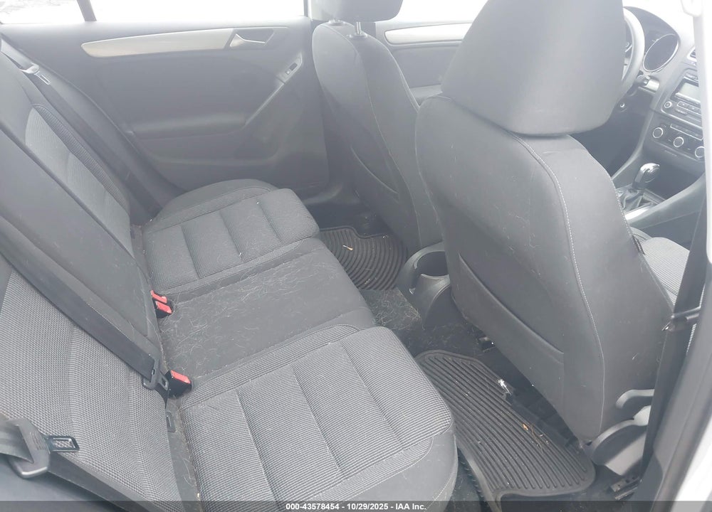 2011 VOLKSWAGEN GOLF VIN: WVWDB7AJ3BW208045