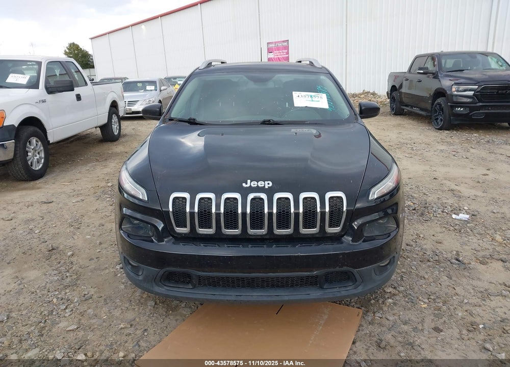 2017 JEEP CHEROKEE LATITUDE FWD VIN: 1C4PJLCBXHW643250