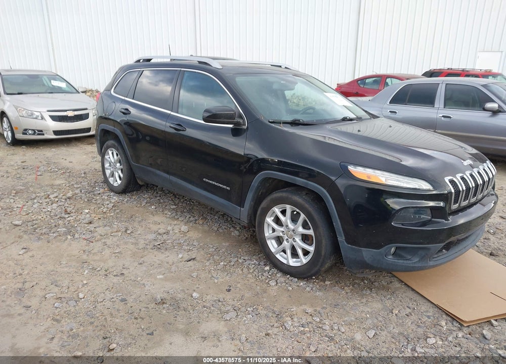 2017 JEEP CHEROKEE LATITUDE FWD VIN: 1C4PJLCBXHW643250
