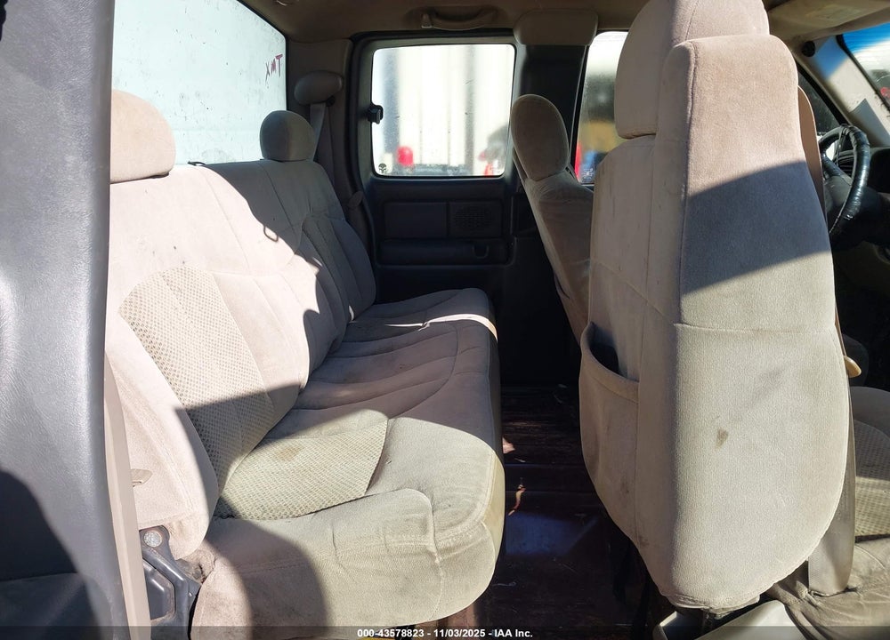 2002 CHEVROLET SILVERADO 1500 LS VIN: 2GCEK19V321131869