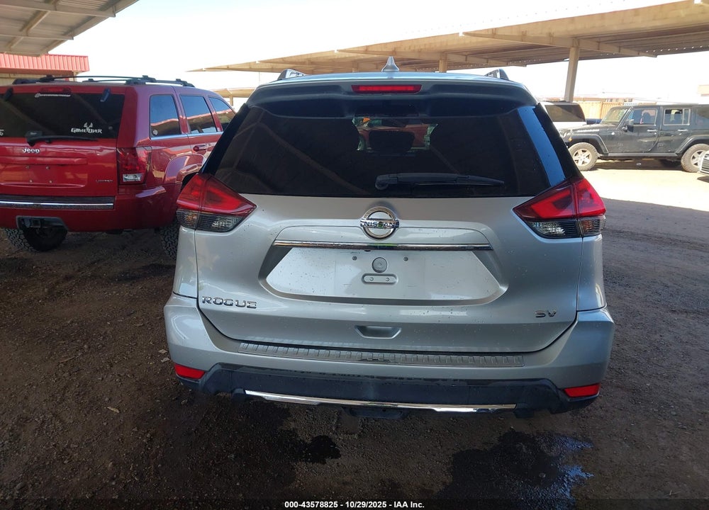 2018 NISSAN ROGUE SV VIN: KNMAT2MT2JP619705
