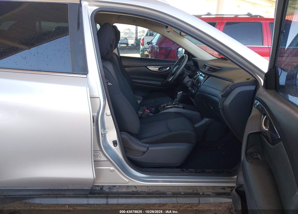2018 NISSAN ROGUE SV VIN: KNMAT2MT2JP619705