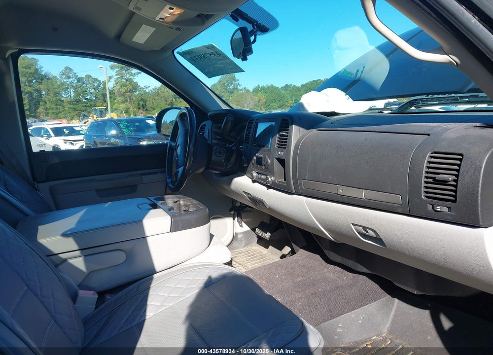 2011 CHEVROLET SILVERADO 1500 VIN: 1GCRKSE37BZ110672