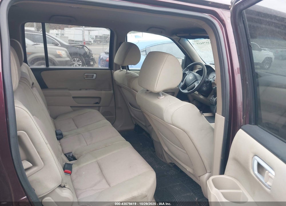 2015 HONDA PILOT VIN: 5FNYF4H48FB050624