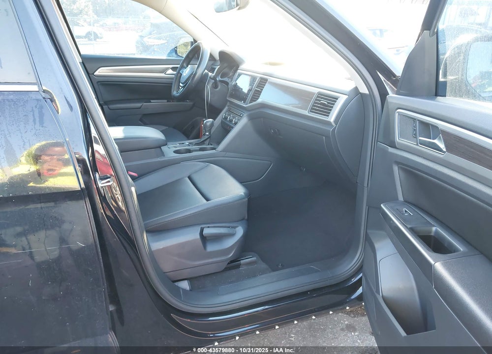 2019 VOLKSWAGEN ATLAS VIN: 1V2WR2CAXKC558647