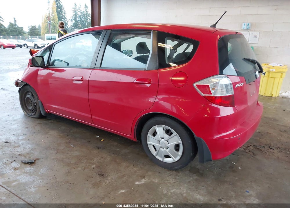 2013 HONDA FIT VIN: JHMGE8H33DC010151