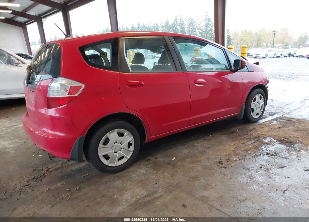 2013 HONDA FIT VIN: JHMGE8H33DC010151
