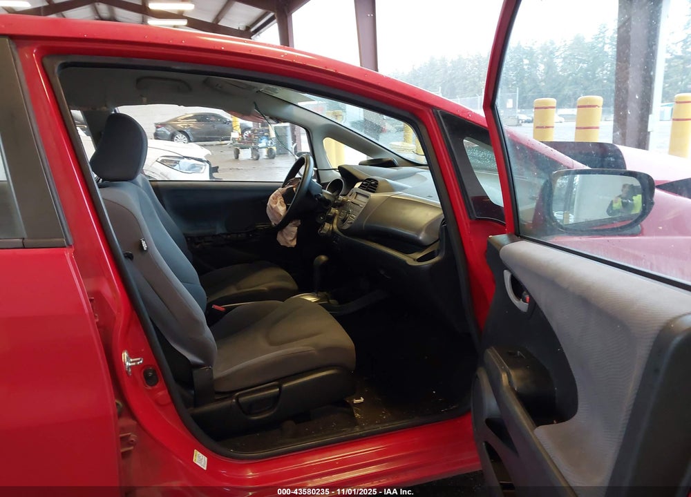 2013 HONDA FIT VIN: JHMGE8H33DC010151