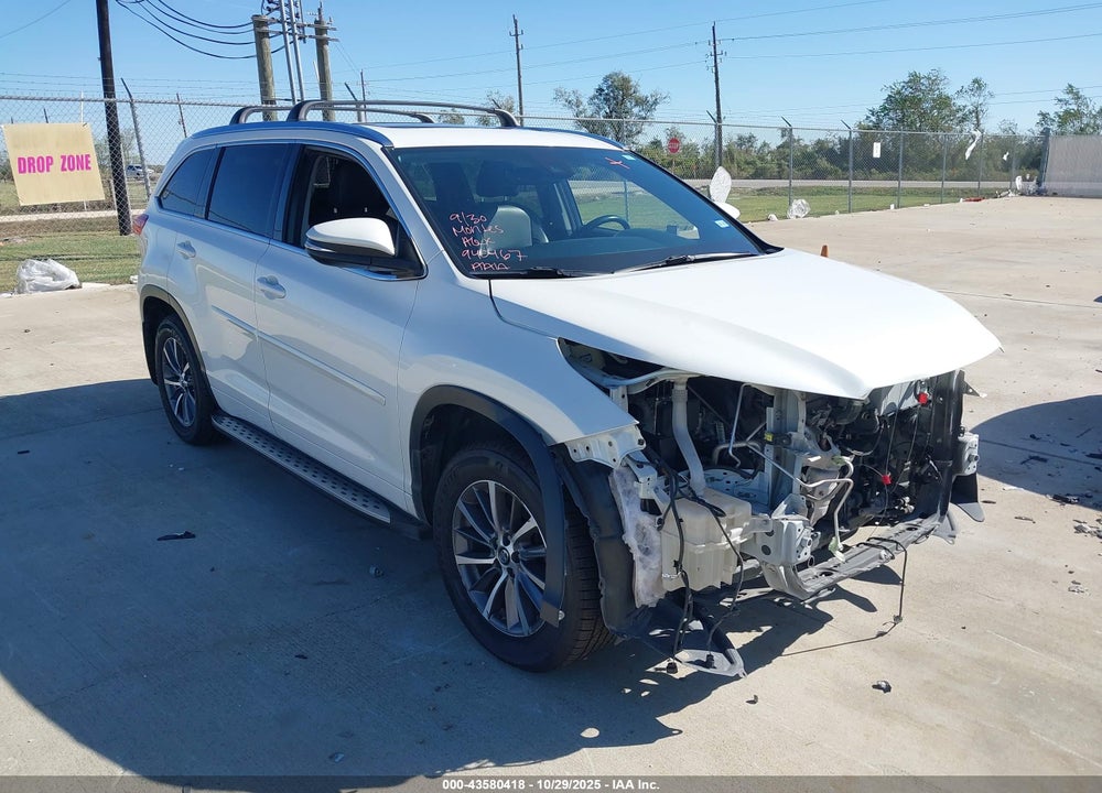 2018 TOYOTA HIGHLANDER XLE VIN: 5TDKZRFH9JS277647