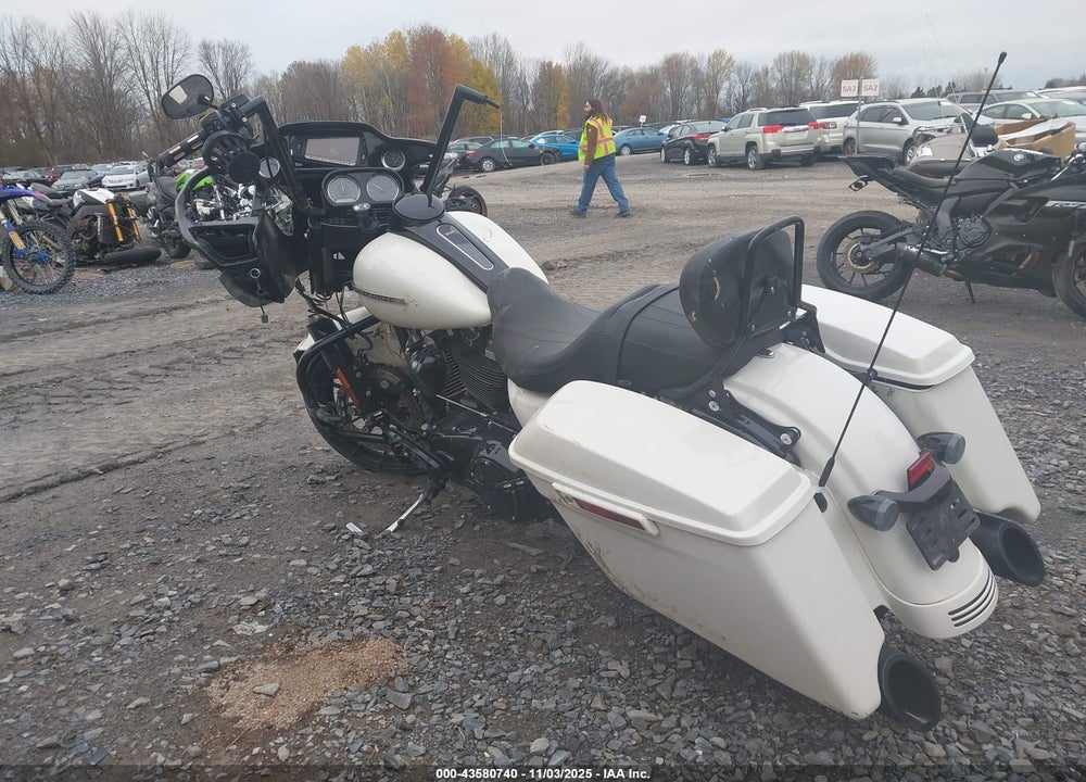 2018 HARLEY-DAVIDSON FLTRXS ROAD GLIDE SPECIAL VIN: 1HD1KTC16JB674338