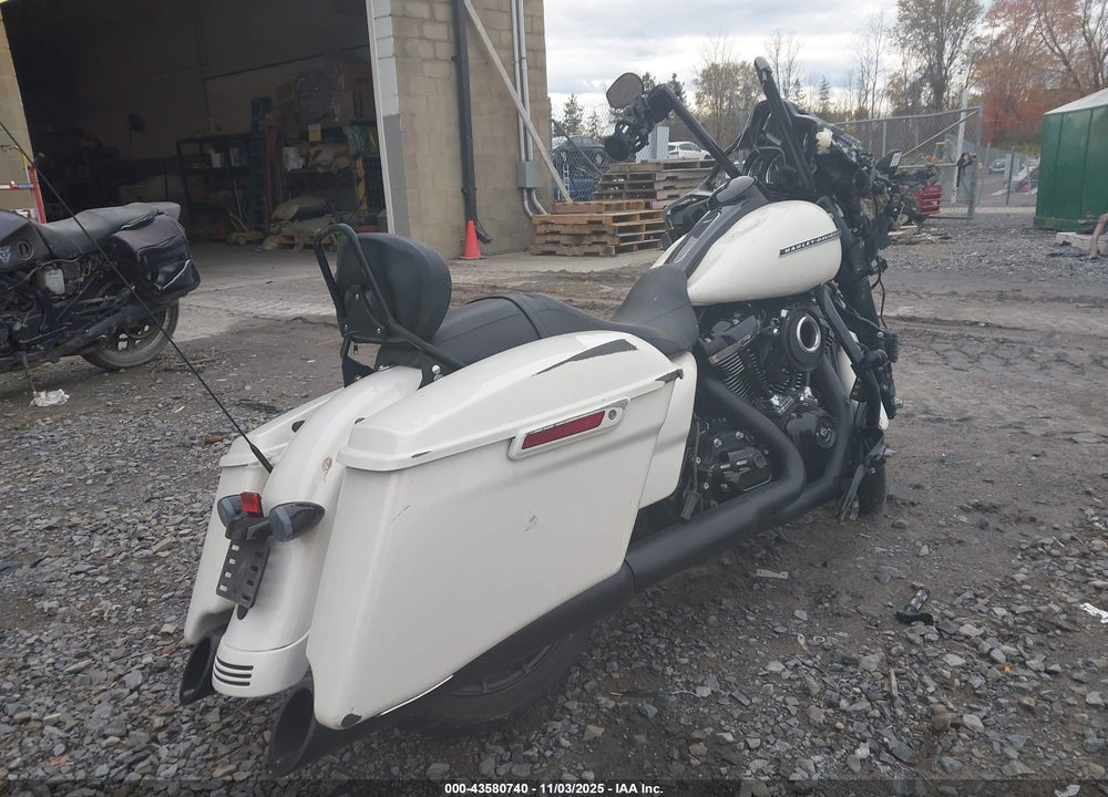 2018 HARLEY-DAVIDSON FLTRXS ROAD GLIDE SPECIAL VIN: 1HD1KTC16JB674338