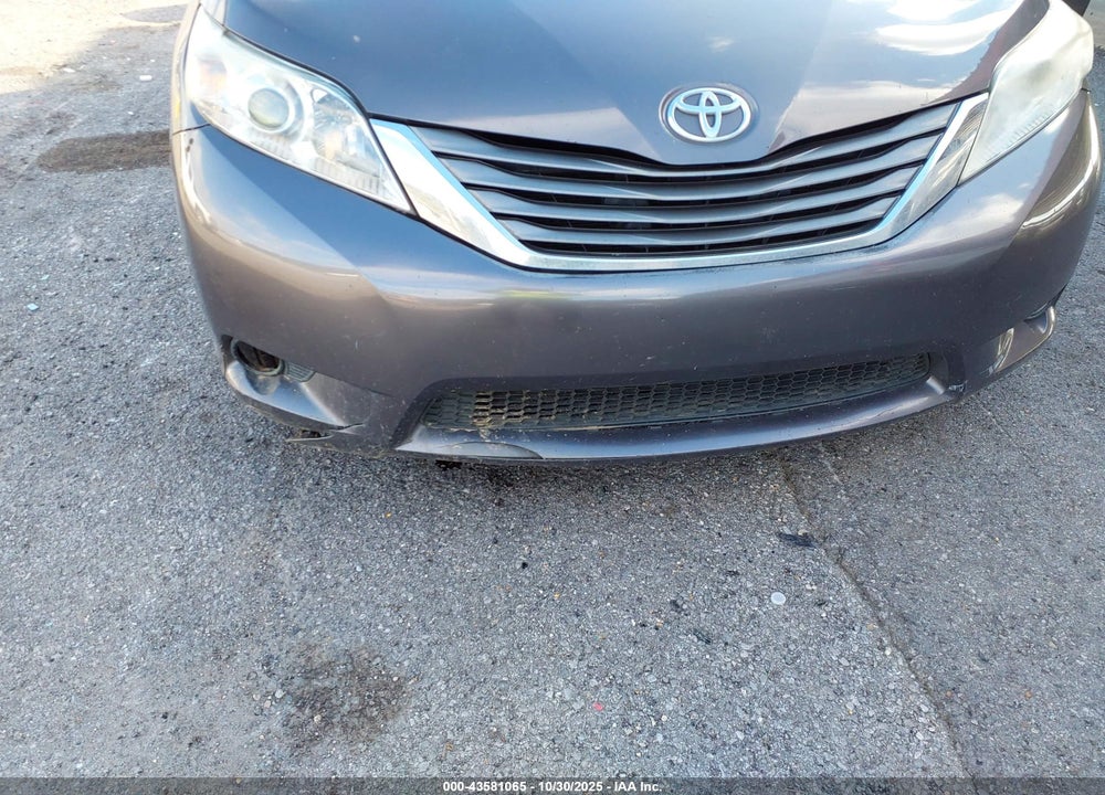 2013 TOYOTA SIENNA XLE V6 8 PASSENGER VIN: 5TDYK3DCXDS289278
