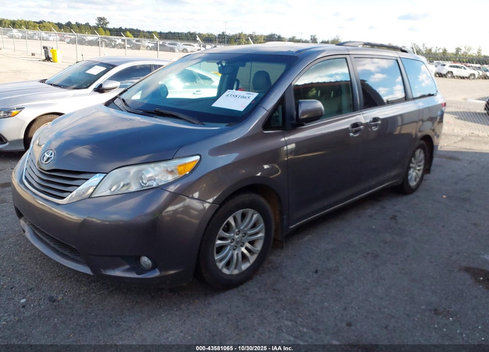 2013 TOYOTA SIENNA XLE V6 8 PASSENGER VIN: 5TDYK3DCXDS289278