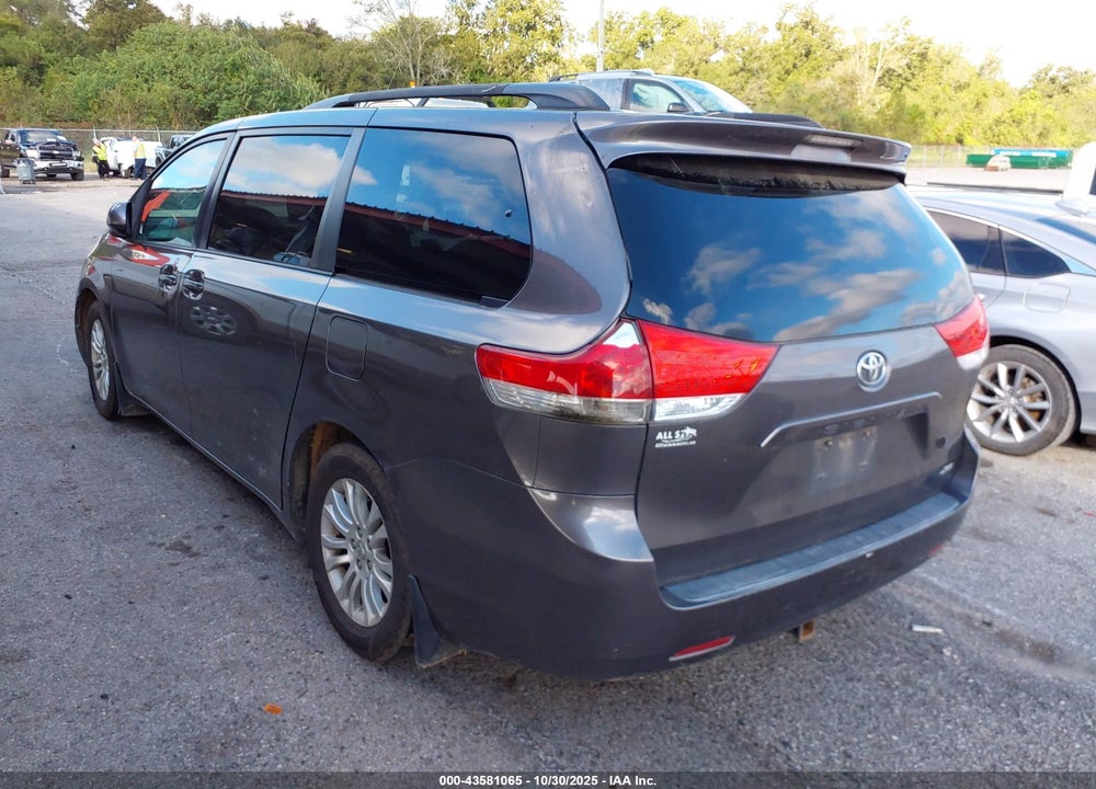 2013 TOYOTA SIENNA XLE V6 8 PASSENGER VIN: 5TDYK3DCXDS289278