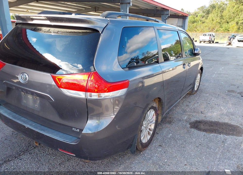 2013 TOYOTA SIENNA XLE V6 8 PASSENGER VIN: 5TDYK3DCXDS289278