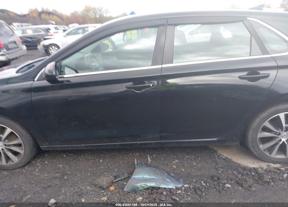 2018 HYUNDAI ELANTRA VIN: KMHH35LE9JU028402