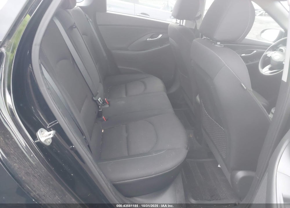 2018 HYUNDAI ELANTRA VIN: KMHH35LE9JU028402