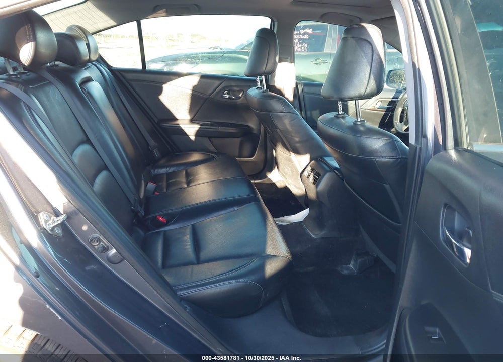 2017 HONDA ACCORD VIN: 1HGCR2F88HA105291