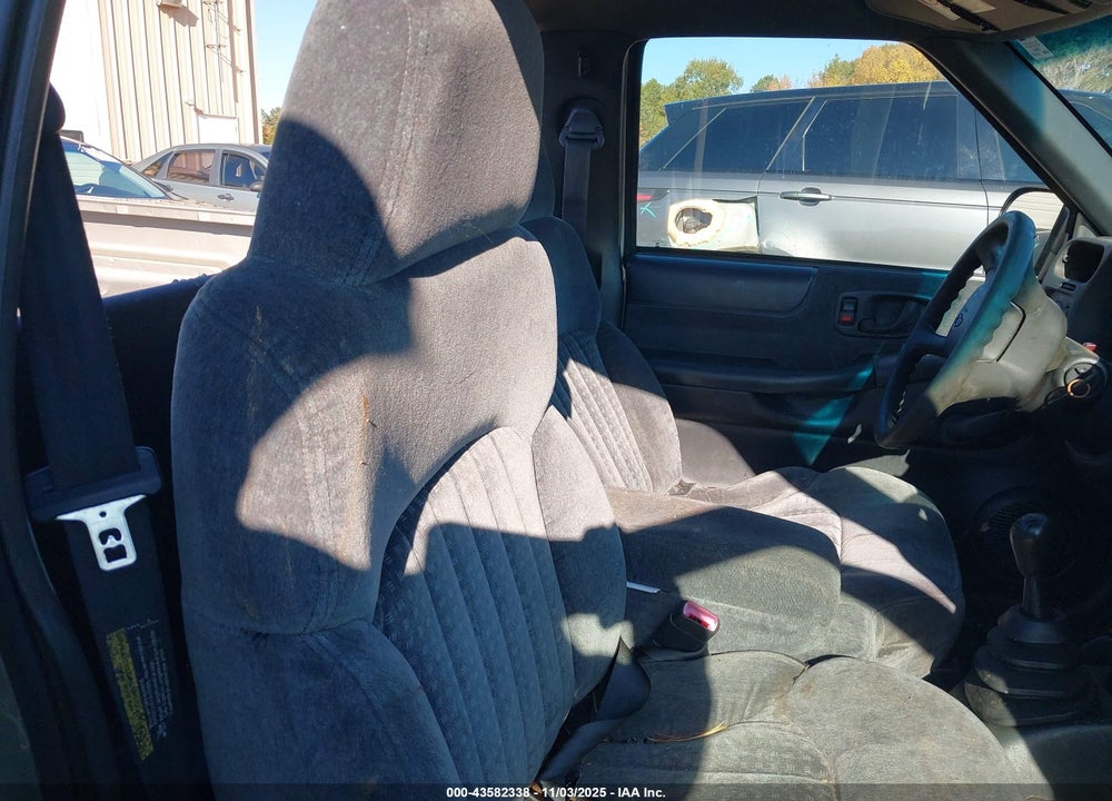 2002 CHEVROLET S-10 VIN: 1GCCS145828190038