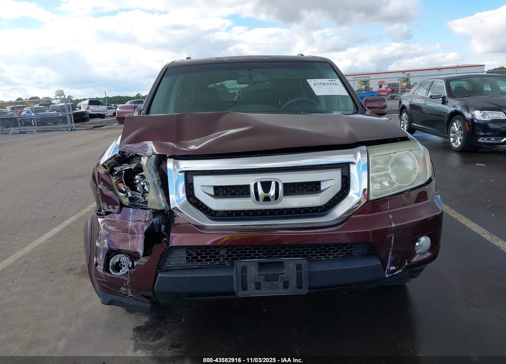 2011 HONDA PILOT TOURING VIN: 5FNYF4H93BB022350
