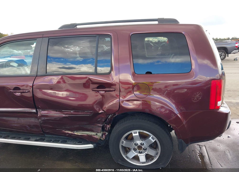 2011 HONDA PILOT TOURING VIN: 5FNYF4H93BB022350