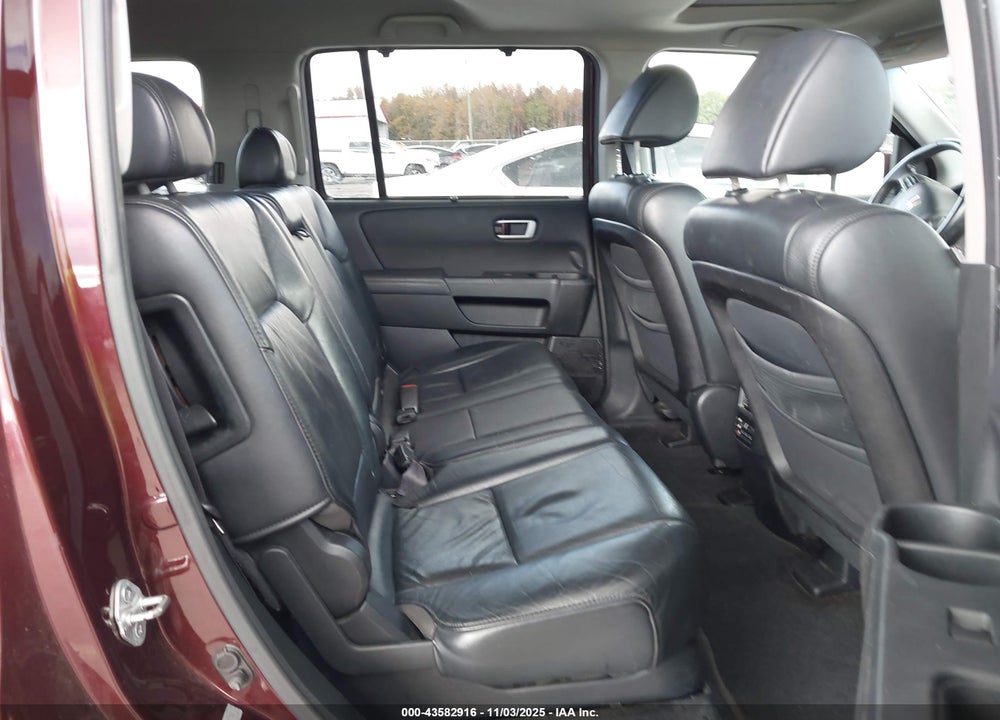 2011 HONDA PILOT TOURING VIN: 5FNYF4H93BB022350