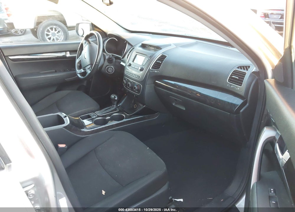 2014 KIA SORENTO LX VIN: 5XYKT3A69EG512541
