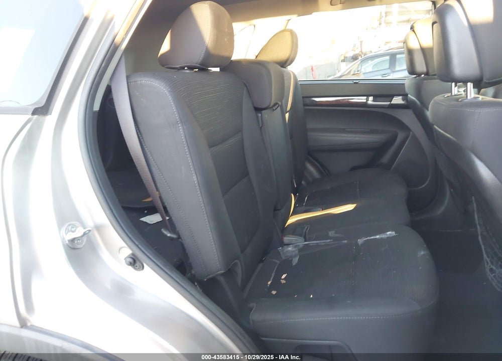 2014 KIA SORENTO LX VIN: 5XYKT3A69EG512541