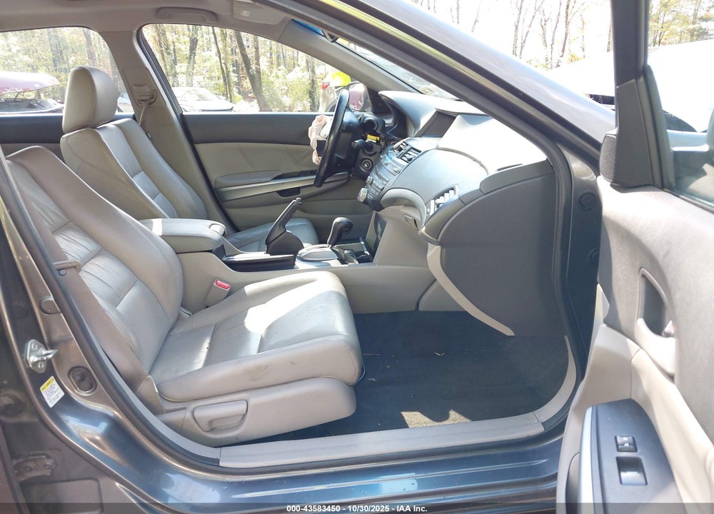 2010 HONDA ACCORD 2.4 EX-L VIN: 1HGCP2F81AA064952