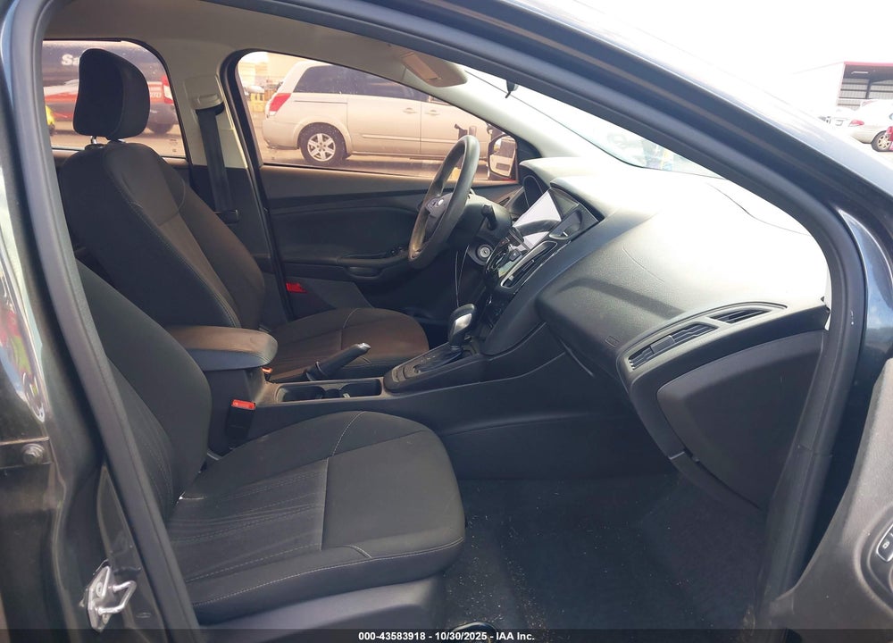 2017 FORD FOCUS SE VIN: 1FADP3F21HL230220