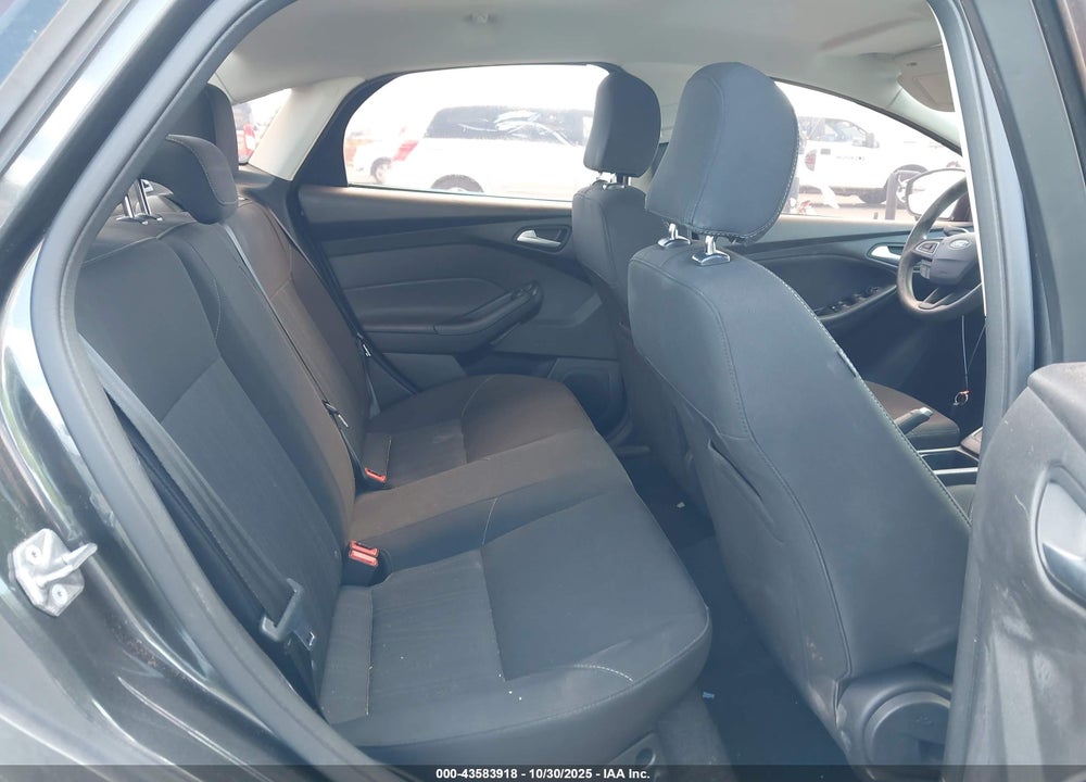 2017 FORD FOCUS SE VIN: 1FADP3F21HL230220