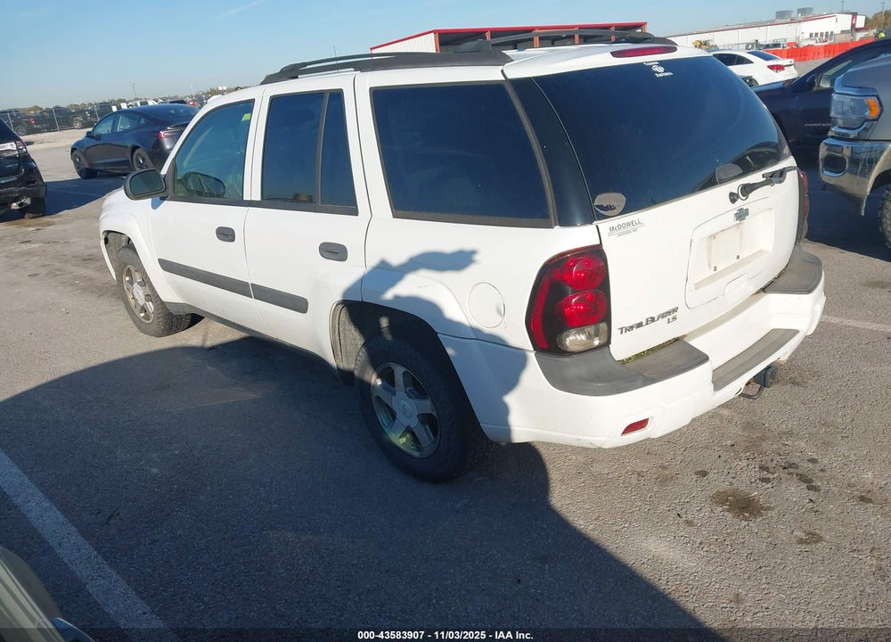 2005 CHEVROLET TRAILBLAZER LS VIN: 1GNDT13S652205143
