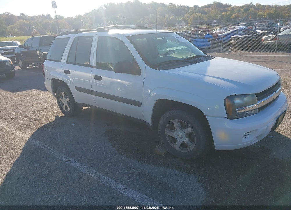 2005 CHEVROLET TRAILBLAZER LS VIN: 1GNDT13S652205143