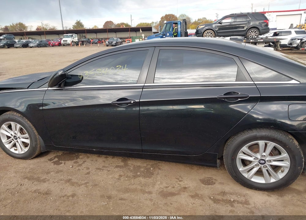 2013 HYUNDAI SONATA VIN: 5NPEB4AC0DH808194