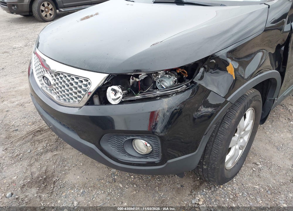 2013 KIA SORENTO LX VIN: 5XYKT3A61DG343758