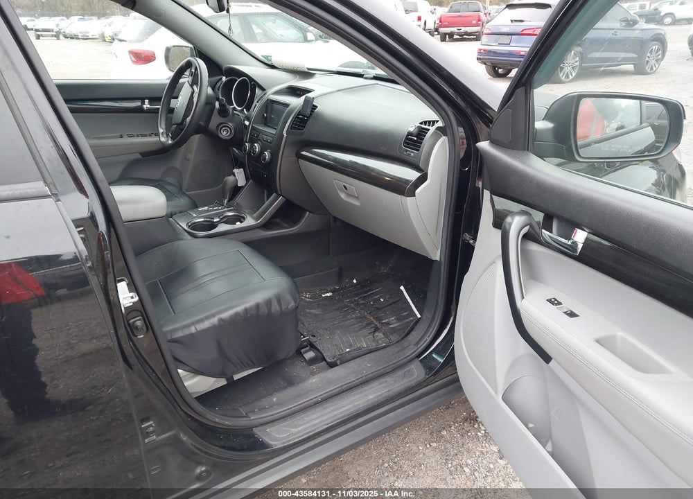 2013 KIA SORENTO LX VIN: 5XYKT3A61DG343758