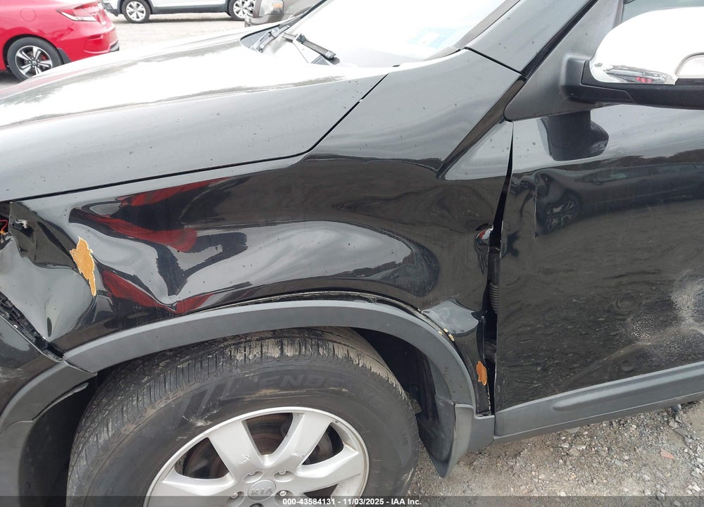 2013 KIA SORENTO LX VIN: 5XYKT3A61DG343758