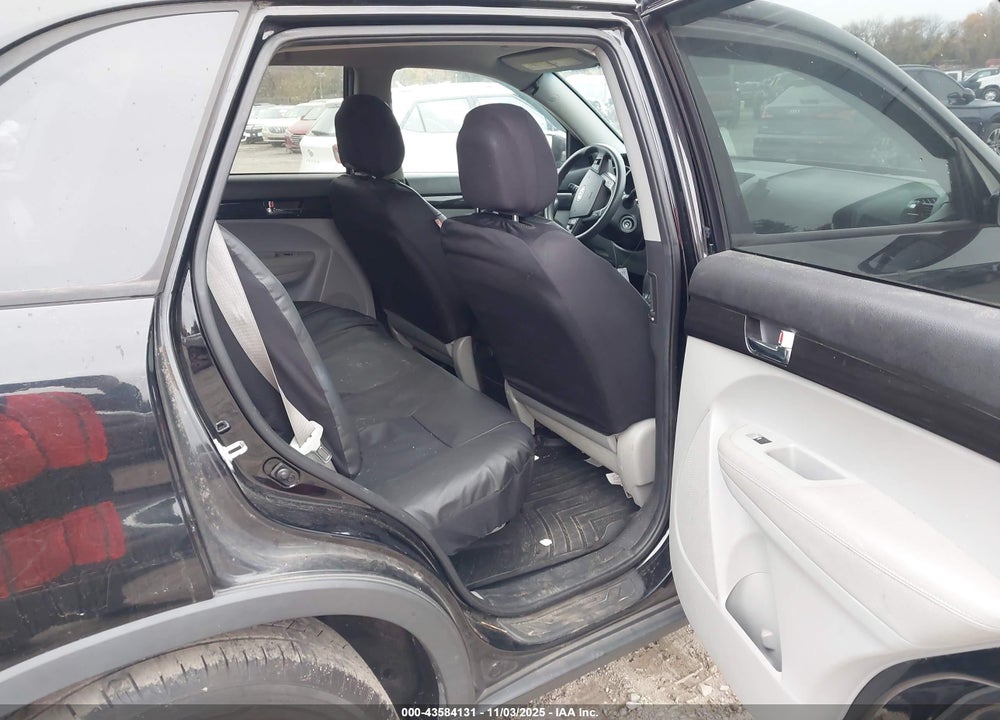 2013 KIA SORENTO LX VIN: 5XYKT3A61DG343758