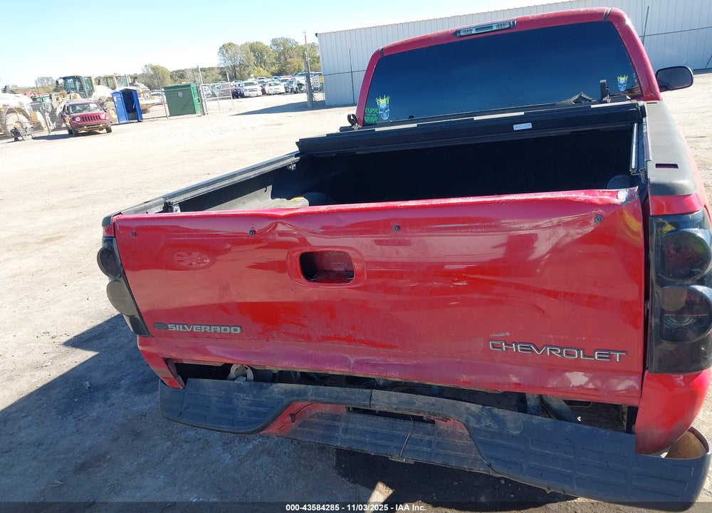 2005 CHEVROLET SILVERADO 1500 LS VIN: 2GCEC19T651322718