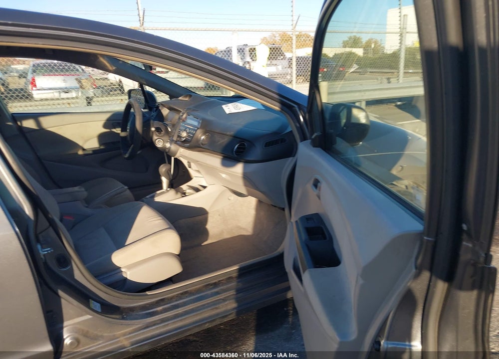 2011 HONDA INSIGHT EX VIN: JHMZE2H71BS002190