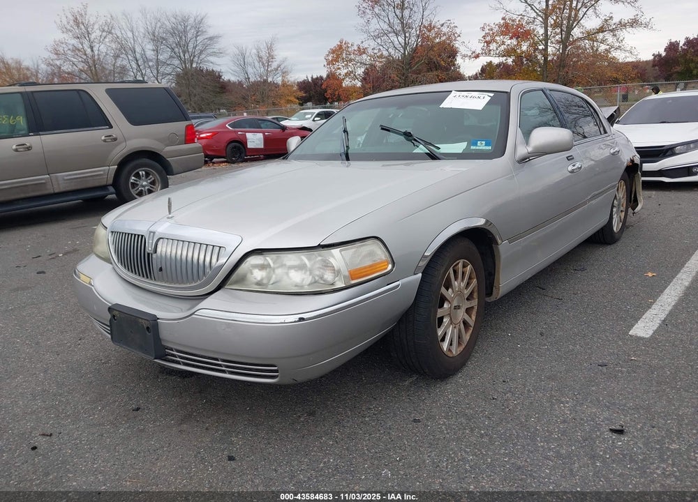 2006 LINCOLN TOWN CAR SIGNATURE VIN: 1LNHM81W06Y627540
