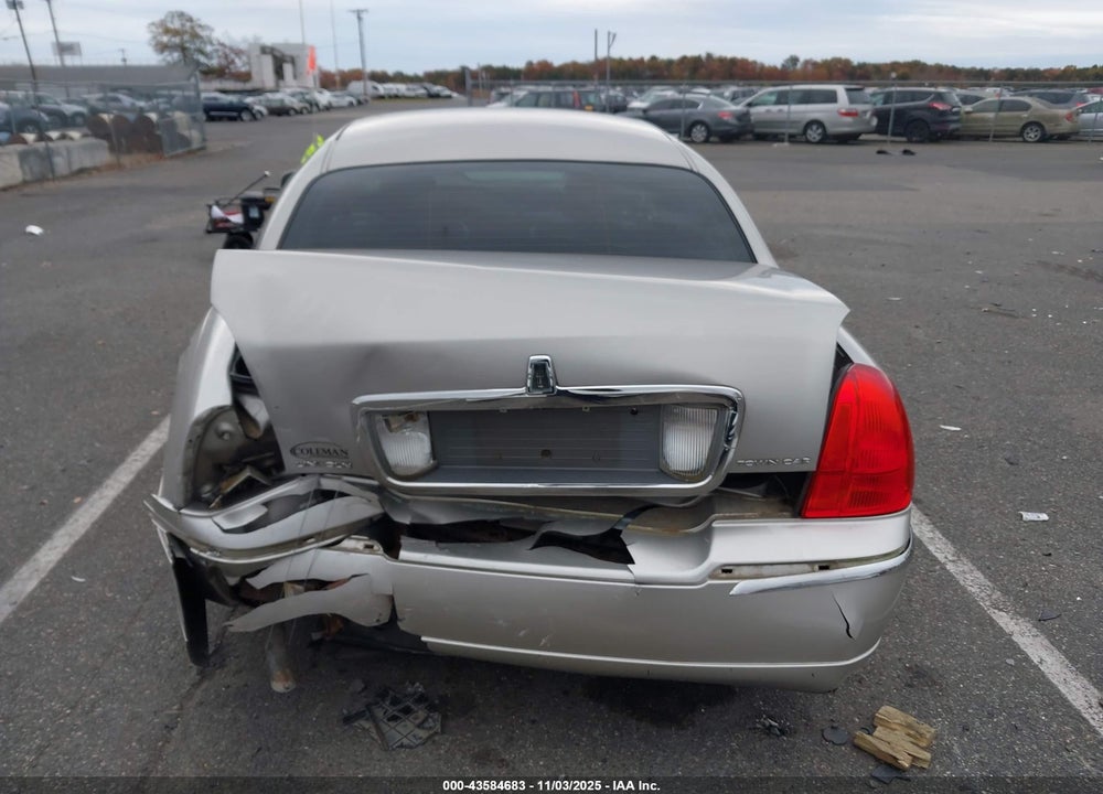 2006 LINCOLN TOWN CAR SIGNATURE VIN: 1LNHM81W06Y627540