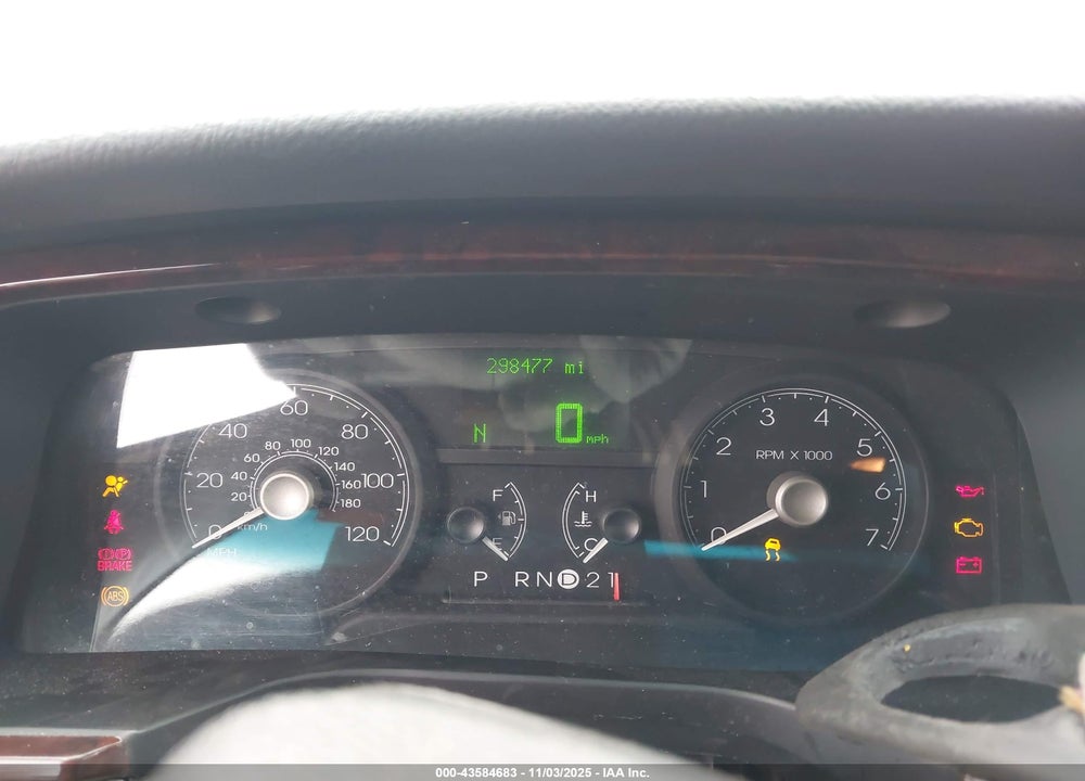 2006 LINCOLN TOWN CAR SIGNATURE VIN: 1LNHM81W06Y627540
