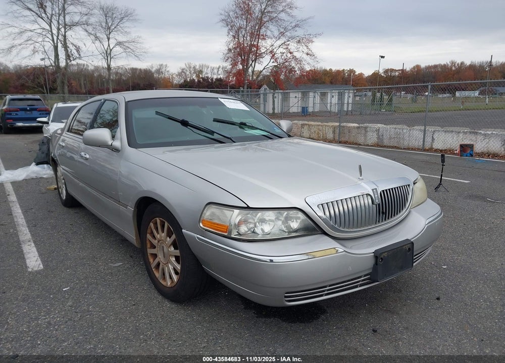2006 LINCOLN TOWN CAR SIGNATURE VIN: 1LNHM81W06Y627540